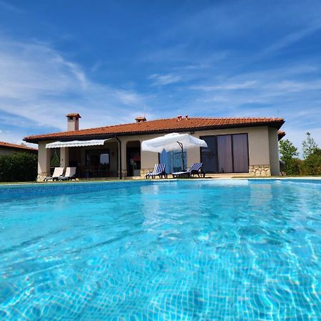 Private Villa 102 With Heated Pool In Blacksearama Balchik Exterior photo