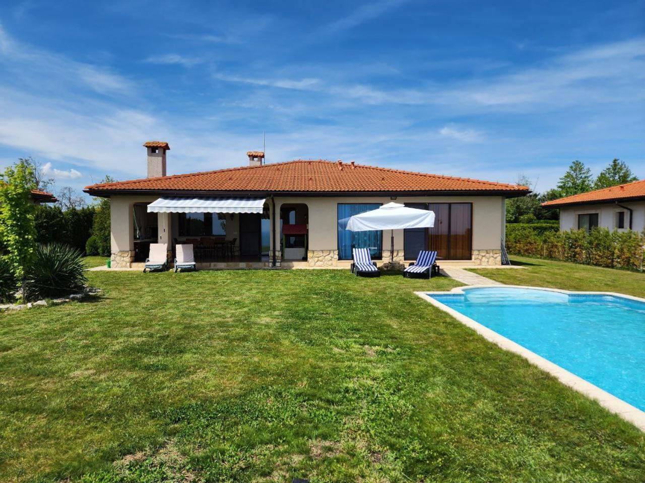 Private Villa 102 With Heated Pool In Blacksearama Balchik Exterior photo